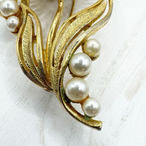 Vintage Lisner Brooch Pin Sunflower Flower Bloom Faux Pearl Gold Tone Estate - Picture 5 of 9